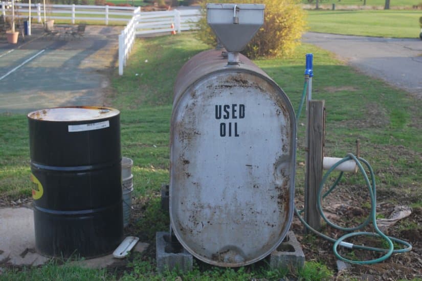 Dónde se puede tirar el aceite usado del coche